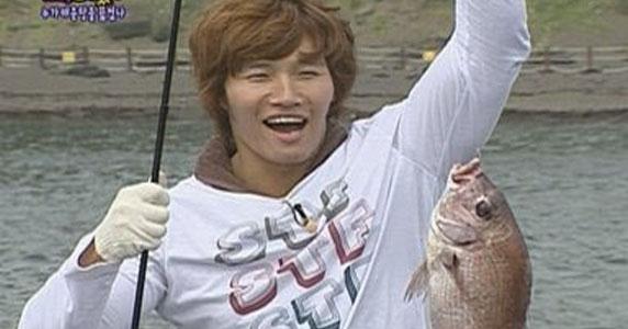 "One Man" Kim Jong Kook catches "One Fish"