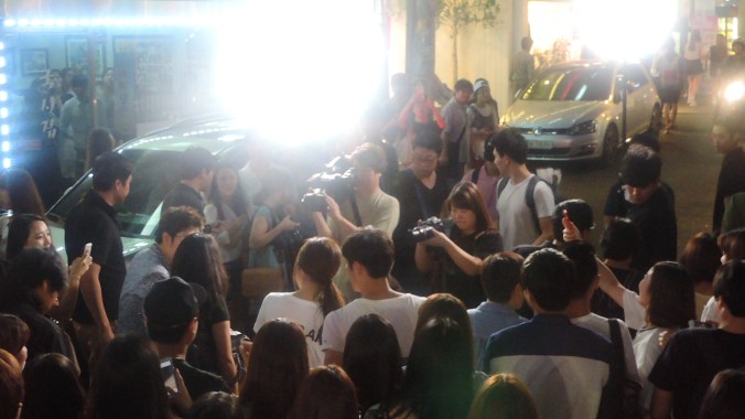 You also might spot celebrities while in Hongdae. And make eye contact with them. 